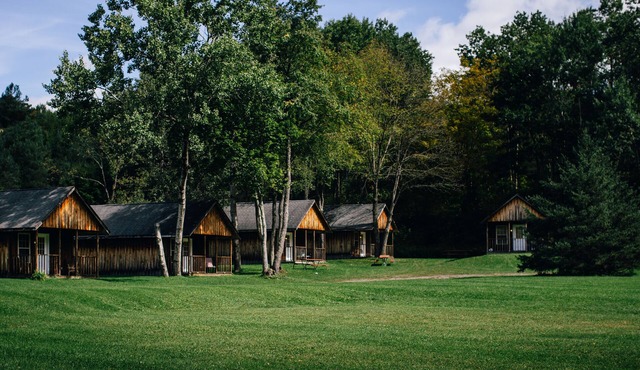 Cozy 1 Room Log Cabin with Bathroom near Ski Resort in Upstate New York