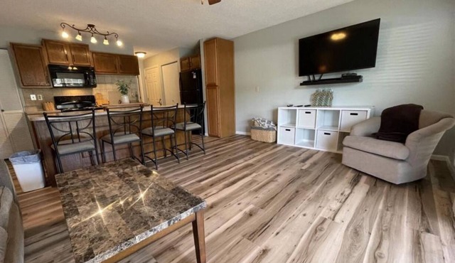 Cozy 1-bedroom condo in charming Village of Four Seasons with WiFi, fitness room