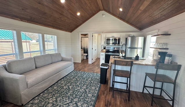 Cozy 101 Cabin 1 bdrm on Smith Lake Located beside Smith Lake Park Boat Ramp