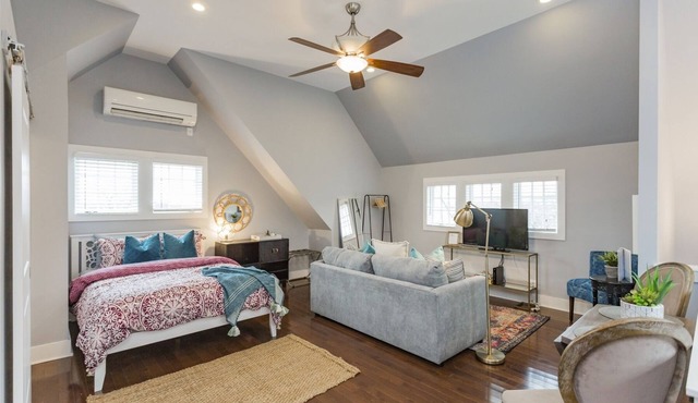 Cozy 12 South Guesthouse Walk to Dining | Sleeps 4