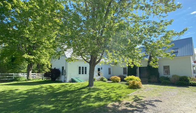 Cozy 1850's farmhouse in the heart of midcoast Maine!