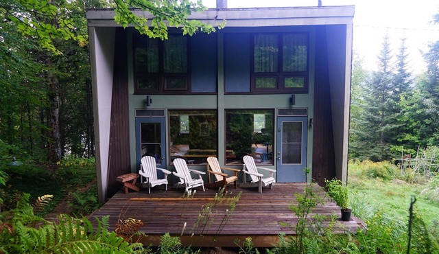 Cozy 1960s Lakehouse