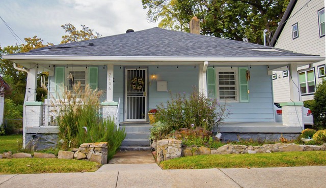Cozy 1920s Nashville Cottage Near Downtown, Broadway & Vanderbilt
