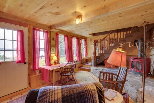 Cozy 1930s-style Waterfront Maine Cabin with Dock!