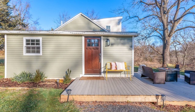 Cozy 1970s Inspired 3 Bedroom Getaway with AC, WiFi, and Outdoor Fire Ring.