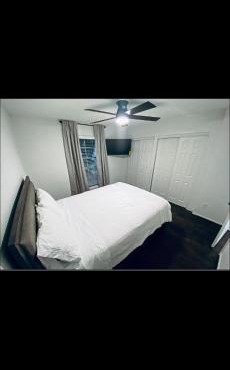 Cozy 1B Parking Wi Fi Near IAH DT & PASS