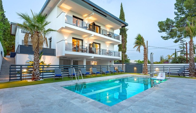 Cozy 1BD apartment with terrace, pool and parking. Arruzafa VI