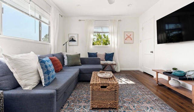 Cozy 1bd Comfy Duplex Kitchen Netflix Parking W/D