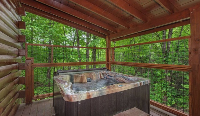 *Cozy 1BD+Loft Cabin Near TOWN! Hot Tub + Jacuzzi*