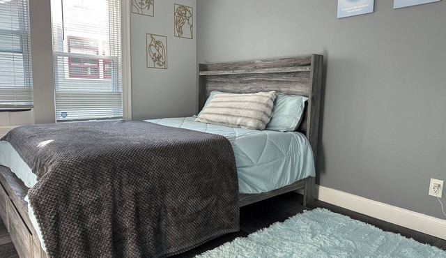 Cozy 1BD Private Room w/Queen Bed & EV Charger