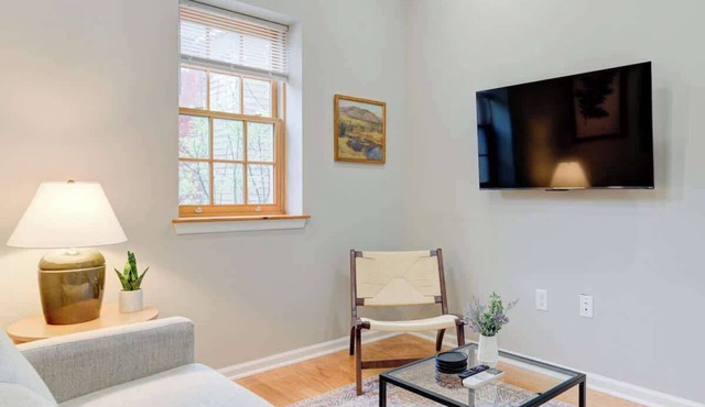 Cozy 1BD With Balcony