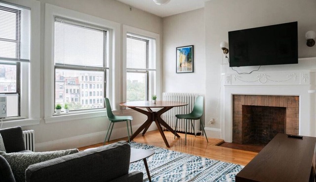 Cozy 1BDR Close to Fenway!