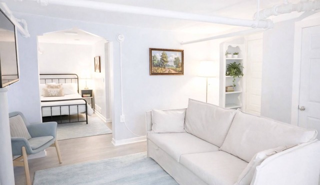Cozy 1Bdrm Great Location Fast Wi-fi