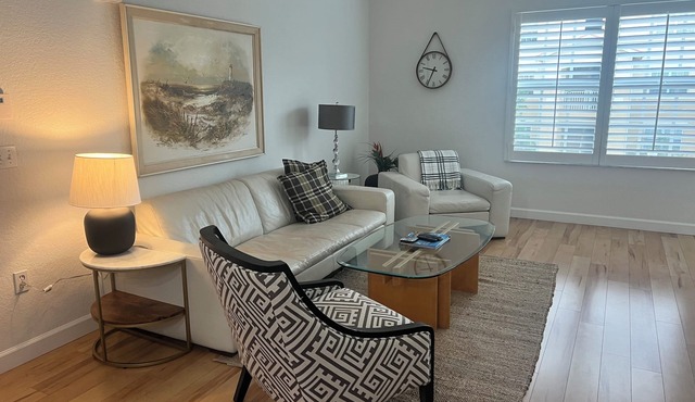 Cozy 1bed 1bath condo near Sanibel Island. Pool, fitness, hot tub.