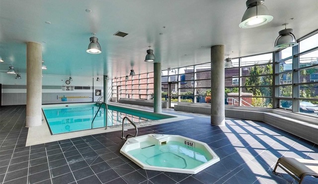 Cozy 1bed condo in Toronto downtown