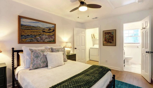 Cozy 1BR/1BA Carriage House in Historic Savannah