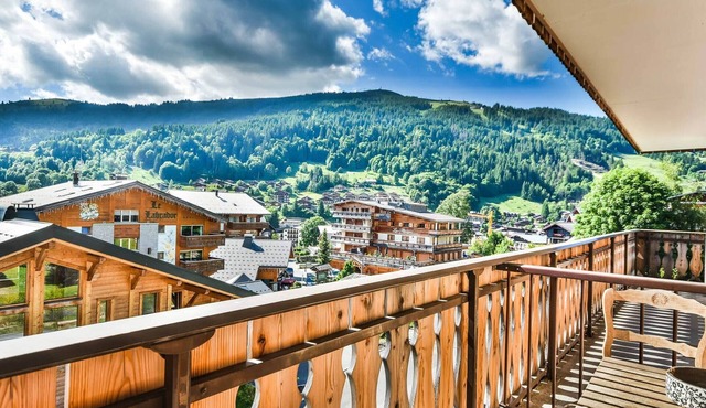 Cozy 1BR + Alcove, Balcony, Near Slopes and Town, Sleeps 6