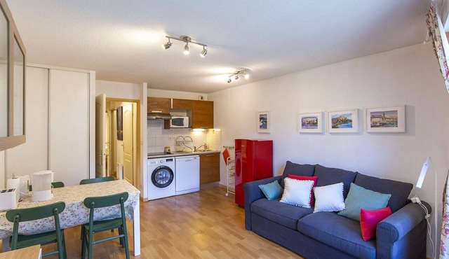 Cozy 1BR Apartment for 5 with Parking in Luz-Saint-Sauveur