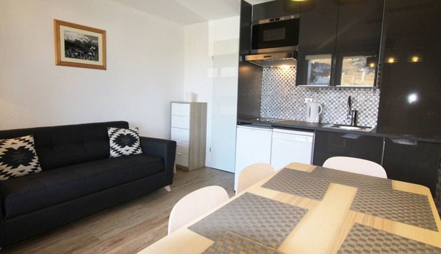 Cozy 1BR Apartment for 6 with Pool & Sauna, Near Slopes - L'Alpe d'Huez