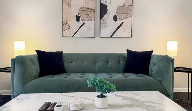 Cozy 1BR Apartment Near Dining & Shops