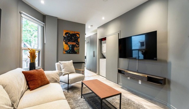 Cozy 1BR Apartment, Private Patio, Steps to Subway