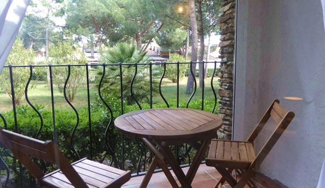Cozy 1BR Apt for 4, Near Beach & Shops, Pet-Friendly