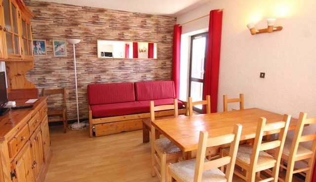 Cozy 1BR Apt for 6, Ski-In/Out Access, South/West Balcony, Pet-Friendly, Central l'Alpe d'Huez