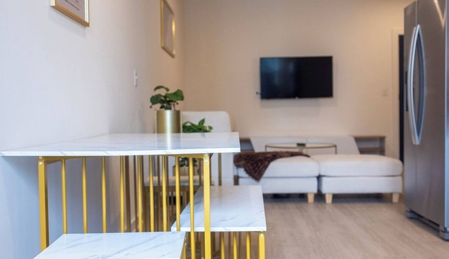 Cozy 1BR Apt Private Balcony, Gym, Yoga, Pool & Co-Working Space