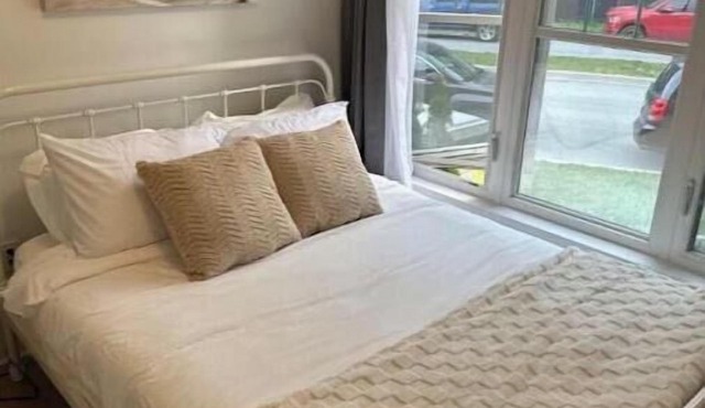 Cozy 1Br Basement Apt - New Downtown Bowmanville