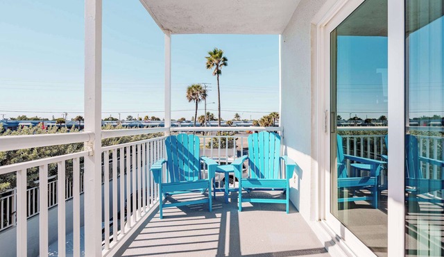 Cozy 1BR Beachfront with Balcony & Sunrise Views