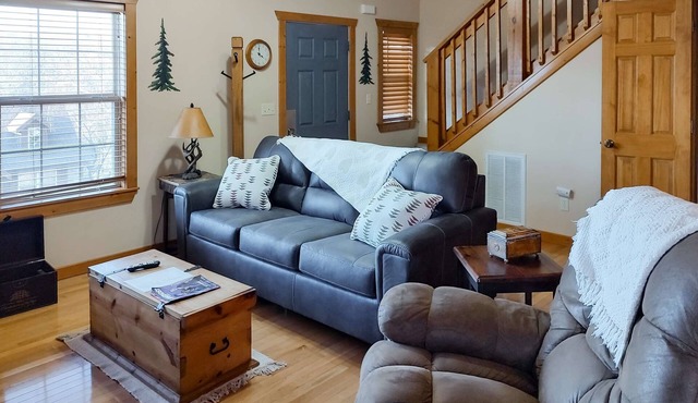Cozy 1BR Cabin*SCREENED PORCH*Resort POOL|Golf
