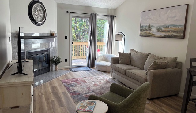 Cozy 1BR Condo @ Eagle Pointe-Close to IU