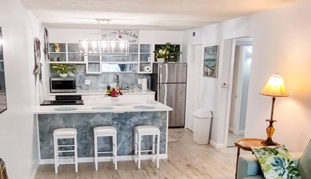 Cozy 1BR Condo - Pool & Wi-Fi