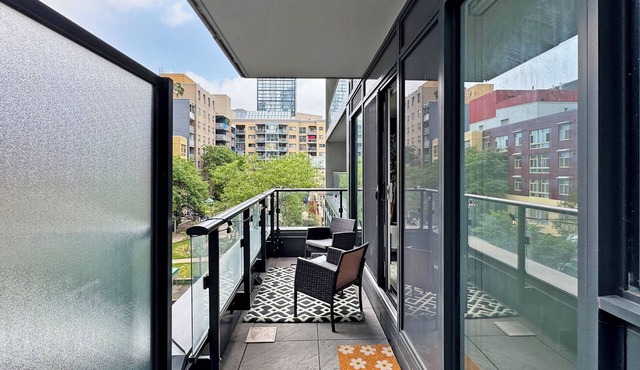 Cozy 1BR downtown Toronto apartment with 1 bath, steps from major spots