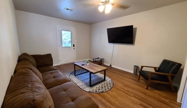 Cozy 1BR Duplex | Near Baylor Scott & White