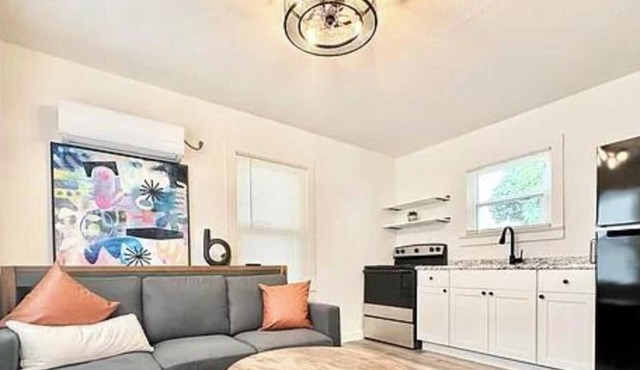 Cozy 1BR Entire Unit in W. Plains, nice location!