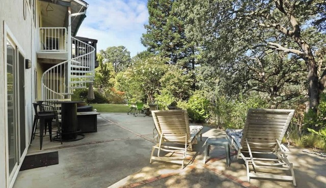 Cozy 1BR Gem Near the Bluffs w/Sauna+EVCS+Garden