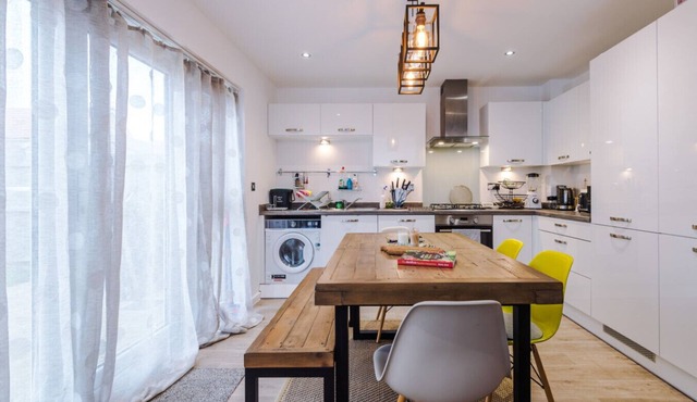 Cozy 1BR Home in Vibrant Manchester – Free Parking