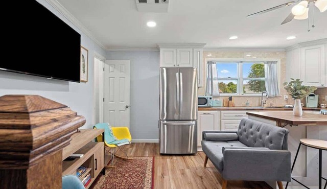 Cozy 1BR home w/backyard & workspace