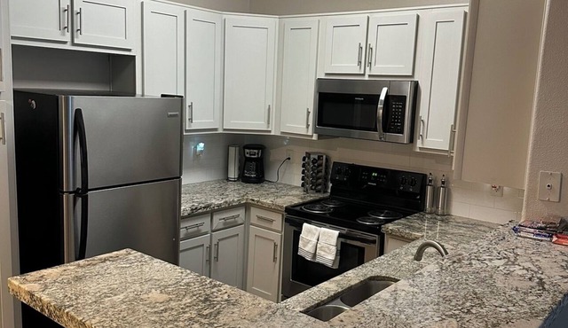 Cozy 1BR Near Lake Houston, Airport, Shops + WiFi