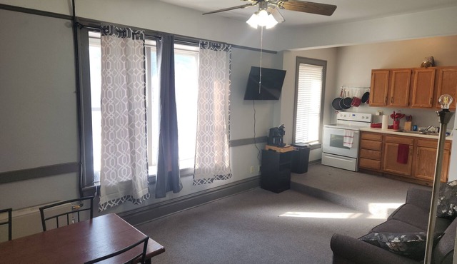 Cozy 1BR Near MTU, Keweenaw & Houghton, Full Kitchen & Wifi near Dining & Bars