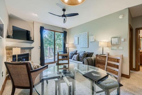 Cozy 1BR Near Trails with Shuttle to Slopes and Town
