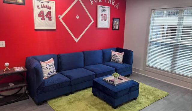 Cozy 1BR Retreat - 15min to Midtown ATL - 1mi to Truist Park - Free Parking