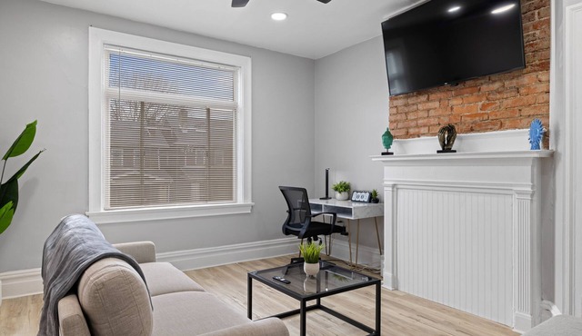 Cozy 1BR Retreat near Highland Park & Zoo