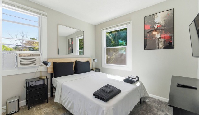 Cozy 1BR Retreat Near Downtown Atlanta w/Free Parking + Washer/Dryer