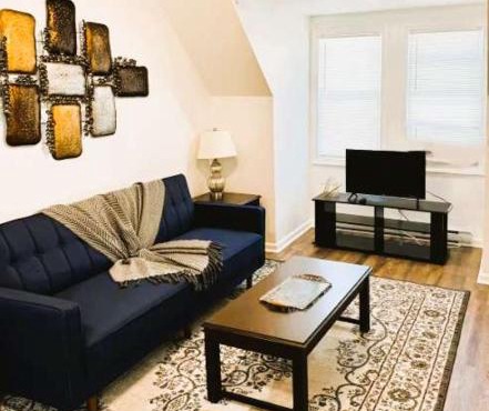 Cozy 1BR Retreat - Private - Near City