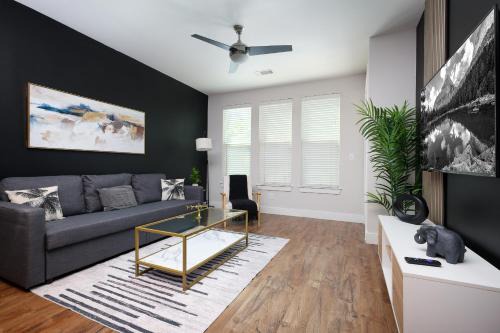 Cozy 1BR-Southtown Near Rvrwalk, Dome & Conv