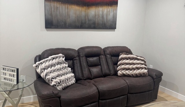 Cozy 1BR Suite at Winnipeg South