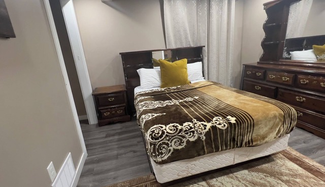 Cozy 1BR Suite + Sitting Room | Quick Access to Regent East