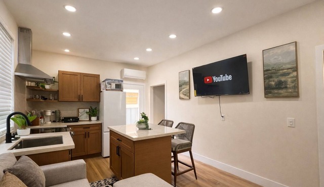 Cozy 1BR Suite w/Private Yard + Fully Furnished All Utilities